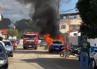 Vídeo – Viatura da Guarda Municipal de Teixeira é destruído pelo fogo