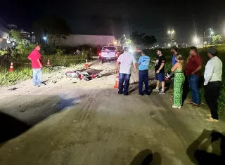 Vídeo - Vigilante  morre após colisão entre moto com caminhonete em avenida de Eunápolis