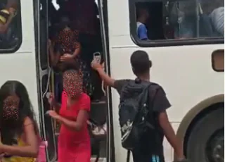 Vídeo -Volta as aulas mostra ônibus superlotado colocando a vida das crianças em risco na cidade do Prado