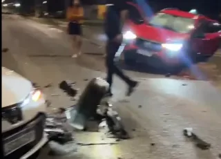 Vídeos -Acidente frontal entre dois veículos deixa uma pessoa ferida em Itabela