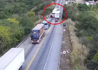 Vídeos - Carreta sem freios arremessa carro de ponte e deixa cinco feridos na BR-116, em Cândido Sales