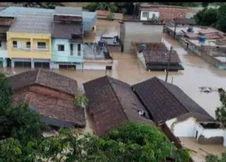 Vídeos -Chuva causa muitos estragos no Extremo Sul da Bahia