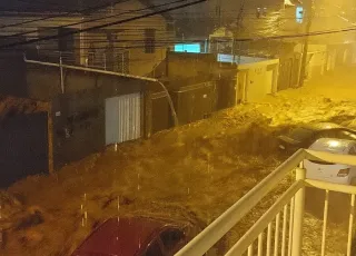 Vídeos - Chuva provoca prejuízos no interior da Bahia, Hospital e casas ficaram alagadas