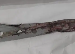 Vídeos -Morador de Rua agride homem com pedaço de ferro no Mercadão em Teixeira de Freitas