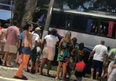 Vídeos - Ônibus que seguia para Belo Horizonte se envolve em acidente e motorista morre, no ES