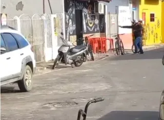 Vídeos registram ataque a tiros em restaurante de Caravelas em briga familiar