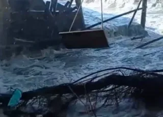 Vídeos - Ressaca do mar causa destruição e transtornos em Corumbau