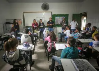 Vigilância Sanitária de Teixeira de Freitas realiza ação educativa em escolas municipais