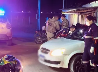 Vigilante de escola municipal é executado a tiros dentro do carro em Eunápolis.  Bilhete é deixado no local