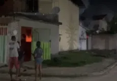 Vila Valdete - Homem esfaqueia sobrinhos, põe fogo em casa e morre após ser espancado por moradores, em Porto Seguro