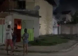 Vila Valdete - Homem esfaqueia sobrinhos, põe fogo em casa e morre após ser espancado por moradores, em Porto Seguro