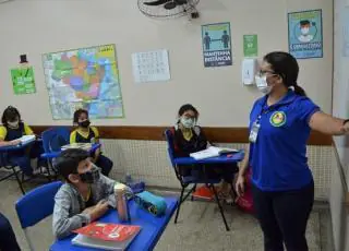 Volta ás aulas presenciais gera debates nas redes sociais em Teixeira de Freitas