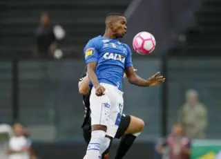 Zagueiro do Cruzeiro é detido com maconha em Belo Horizonte